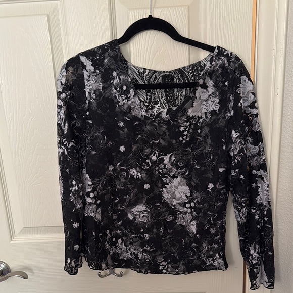 Women’s reversible black and white blouse (stretchy fabric) - Picture 1 of 9